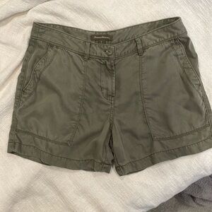 Tommy Bahama women’s shorts, size 8